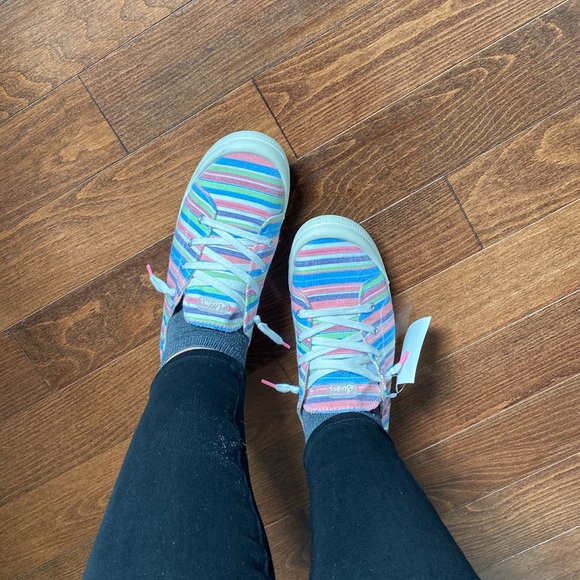 Canvas slip-on shoes, 9-9.5 - Picture 1 of 6